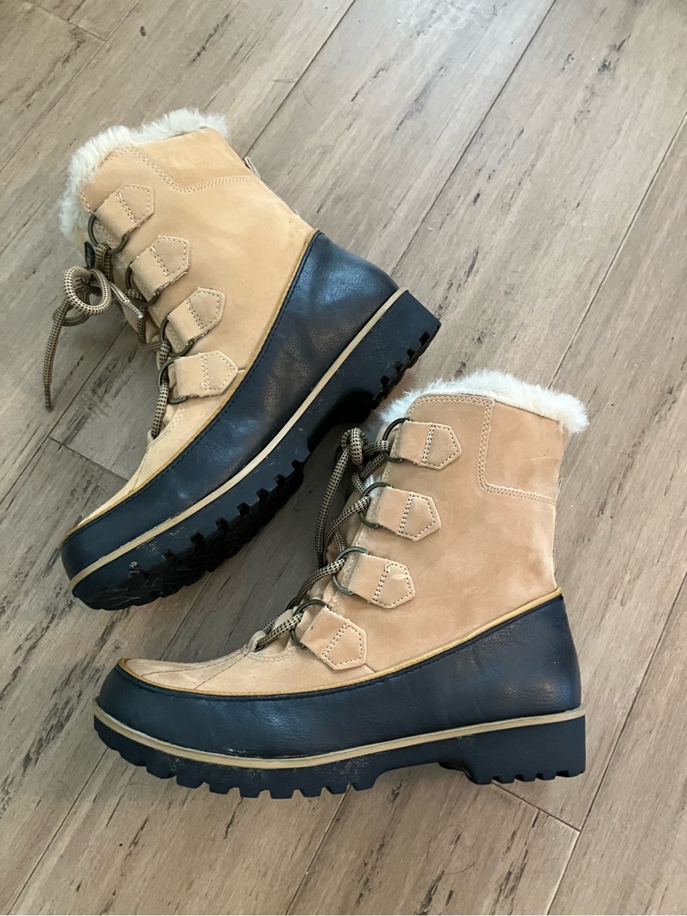 JBU Maldive fur lined lace up brown women’s boots. Size 8